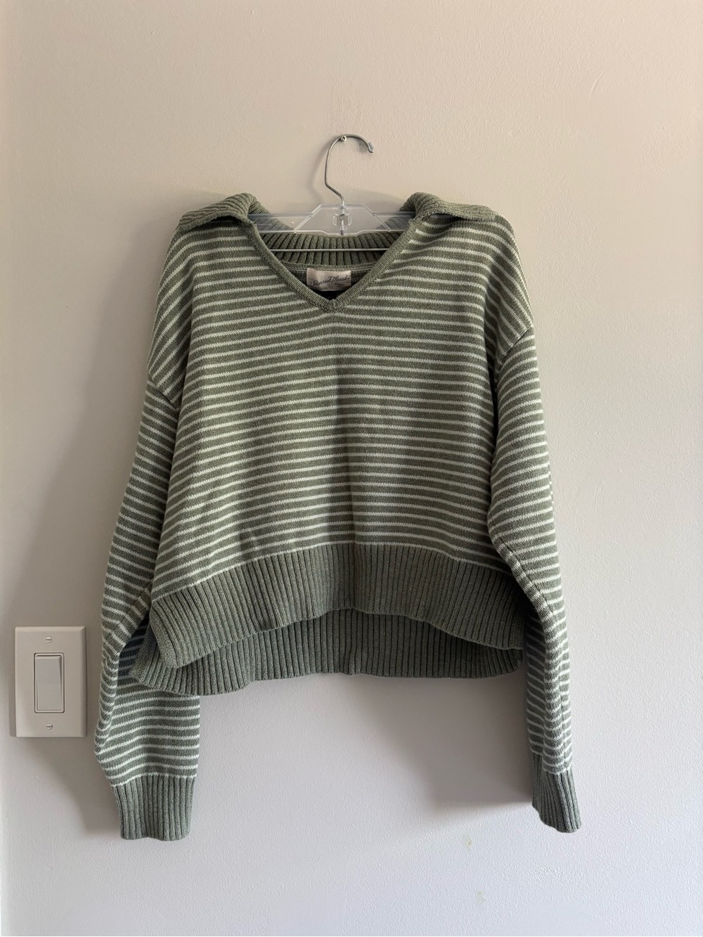 Universal threads green striped vneck pullover sweater M